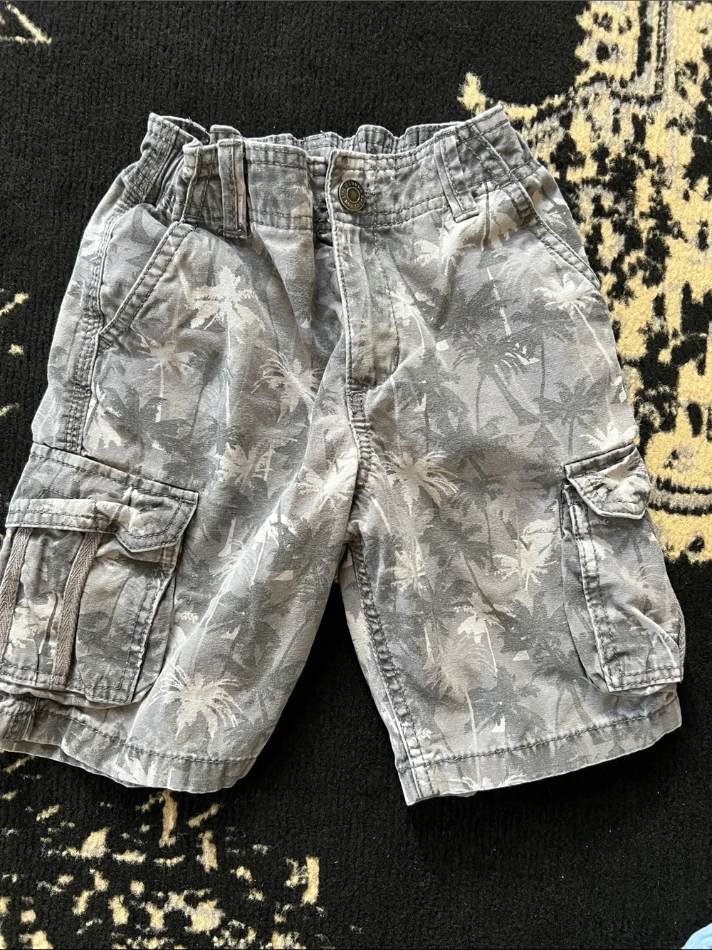 Boys 2 pc casual shorts Childrens Place size 7